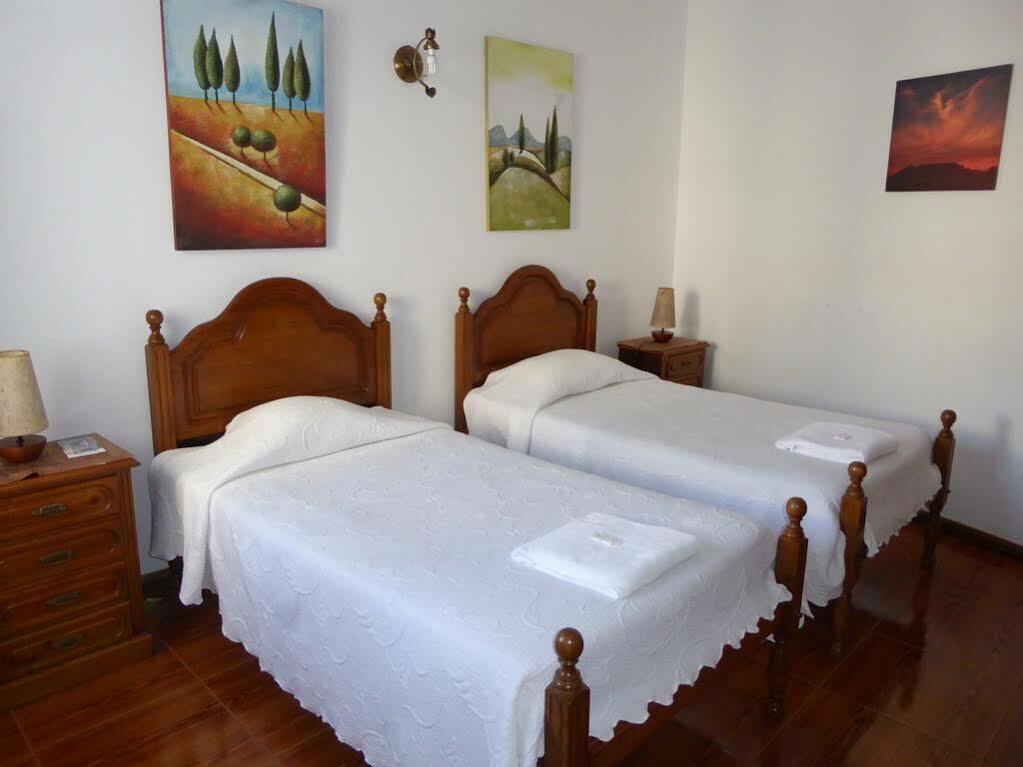 Casa De Hospedes Isaias Angra do Heroísmo Esterno foto