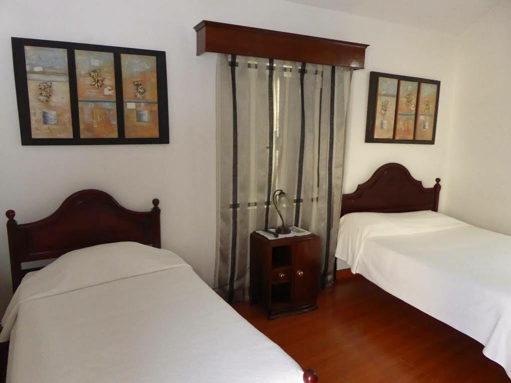Casa De Hospedes Isaias Angra do Heroísmo Esterno foto